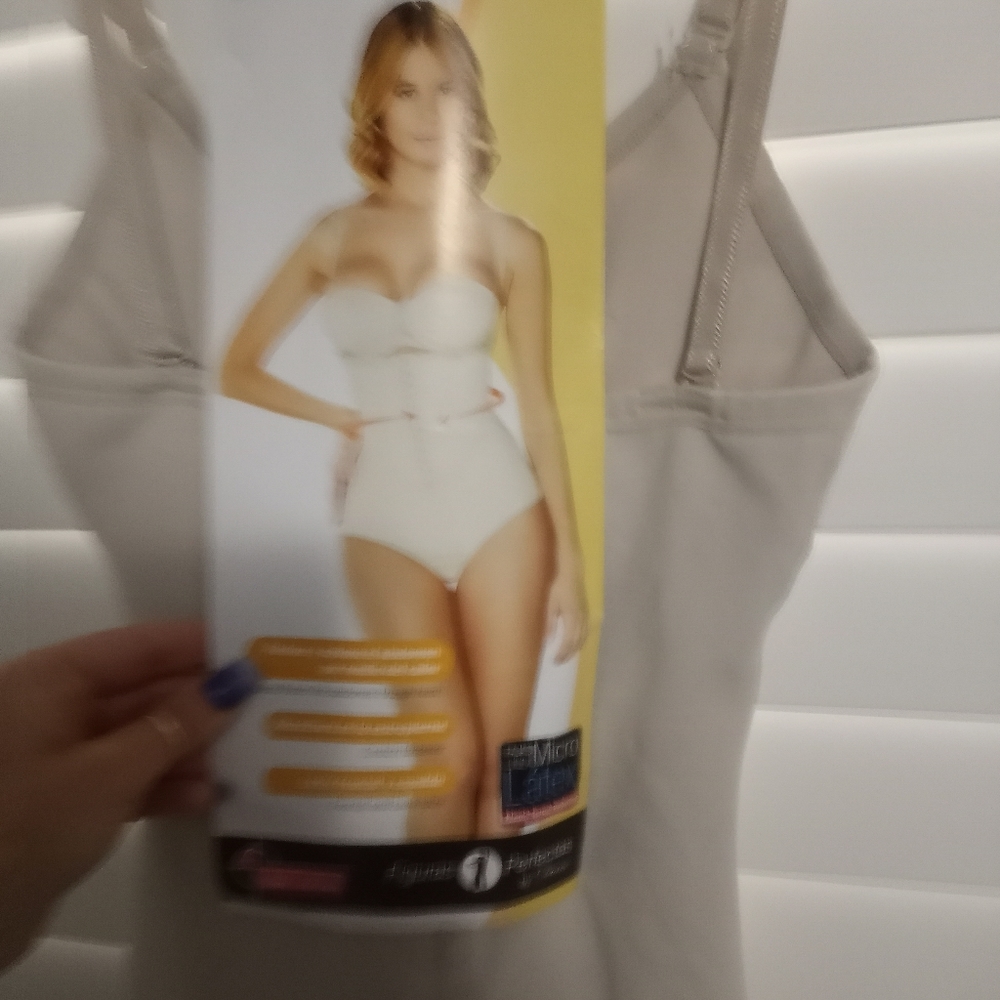Diane nude waist slimmer, NWOT, size M, size chart picture included